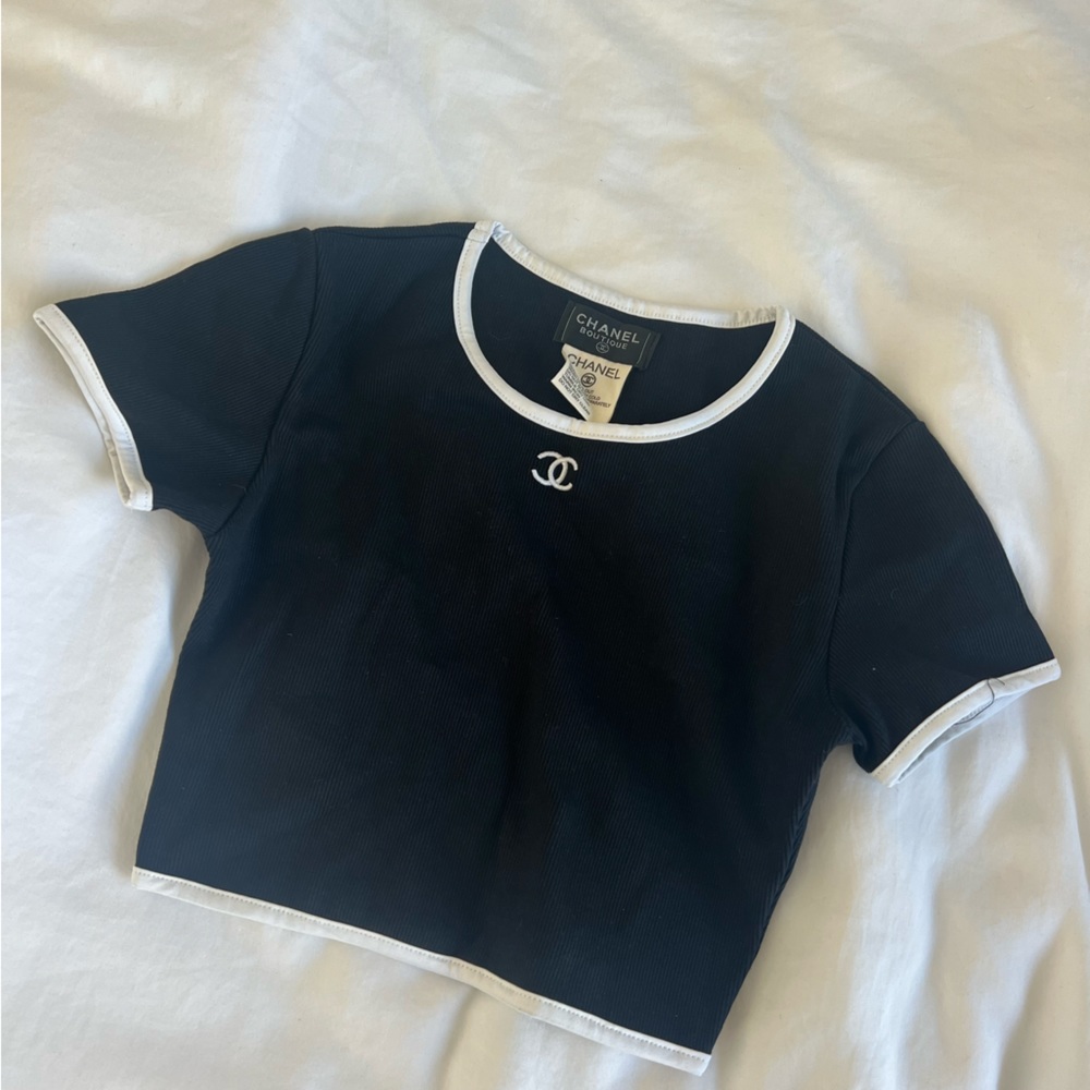 CHANEL vintage black and white ribbed logo CC crop top size small